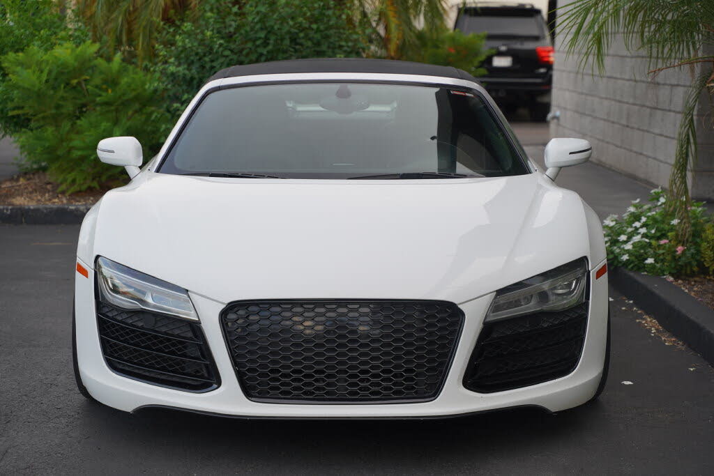 2014 Audi R8 quattro V8 Spyder AWD photo 2 of 21