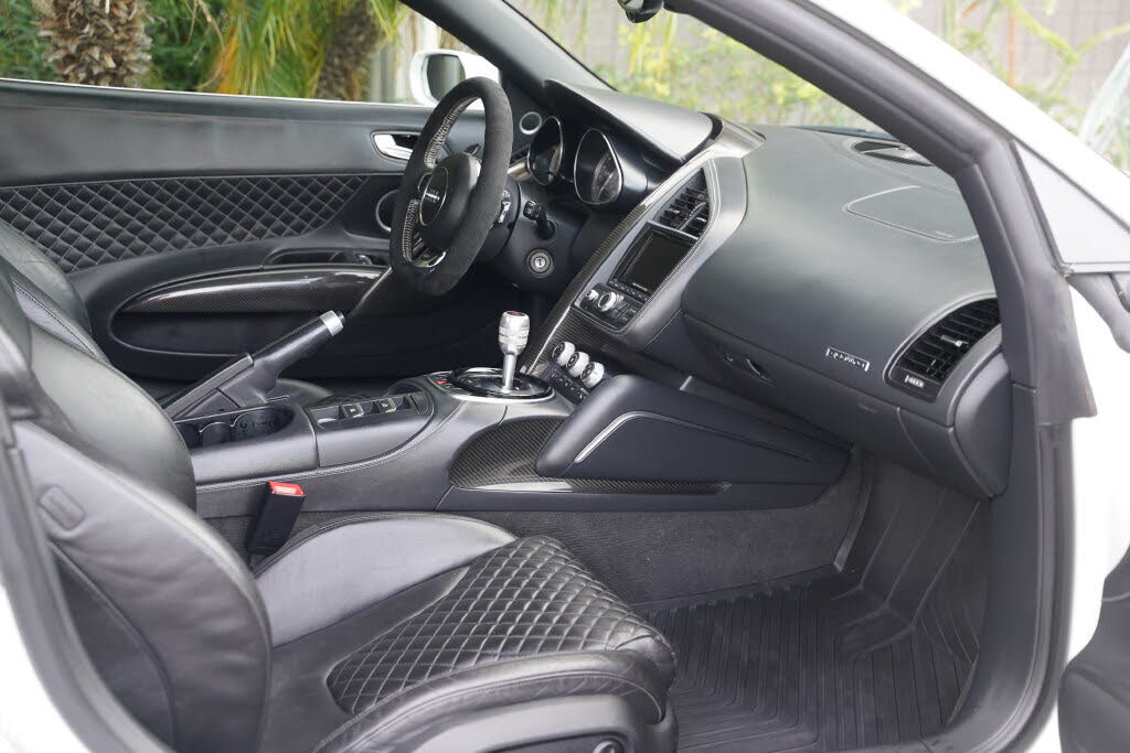 2014 Audi R8 quattro V8 Spyder AWD photo 11 of 21