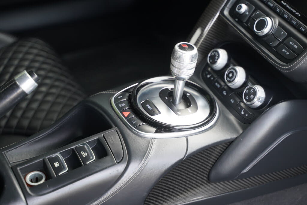 2014 Audi R8 quattro V8 Spyder AWD photo 12 of 21