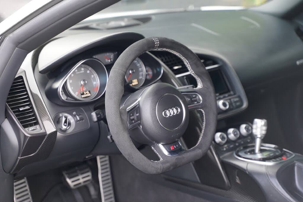 2014 Audi R8 quattro V8 Spyder AWD photo 18 of 21
