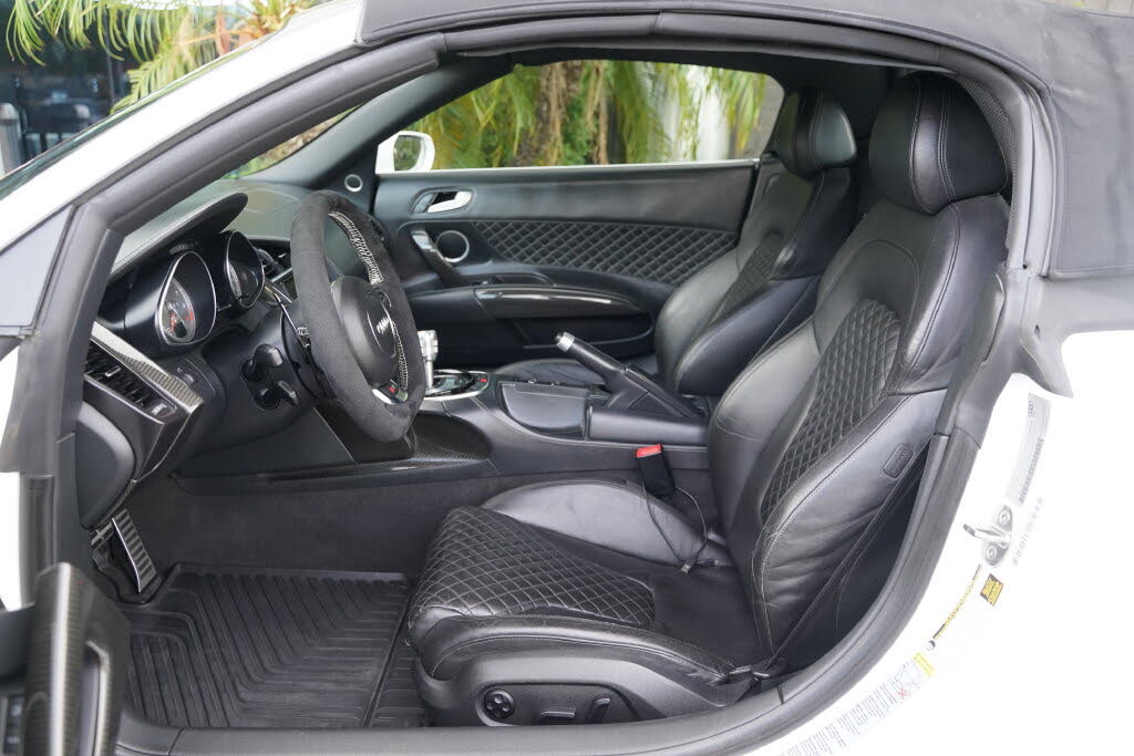 2014 Audi R8 quattro V8 Spyder AWD photo 19 of 21