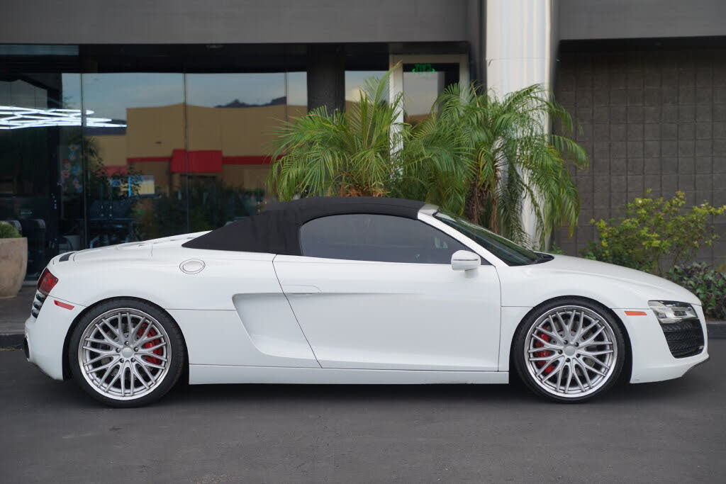 2014 Audi R8 quattro V8 Spyder AWD photo 4 of 21