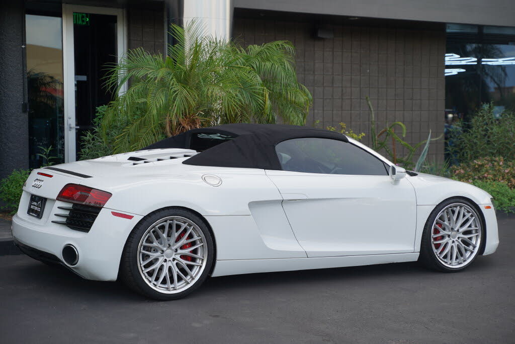 2014 Audi R8 quattro V8 Spyder AWD photo 5 of 21