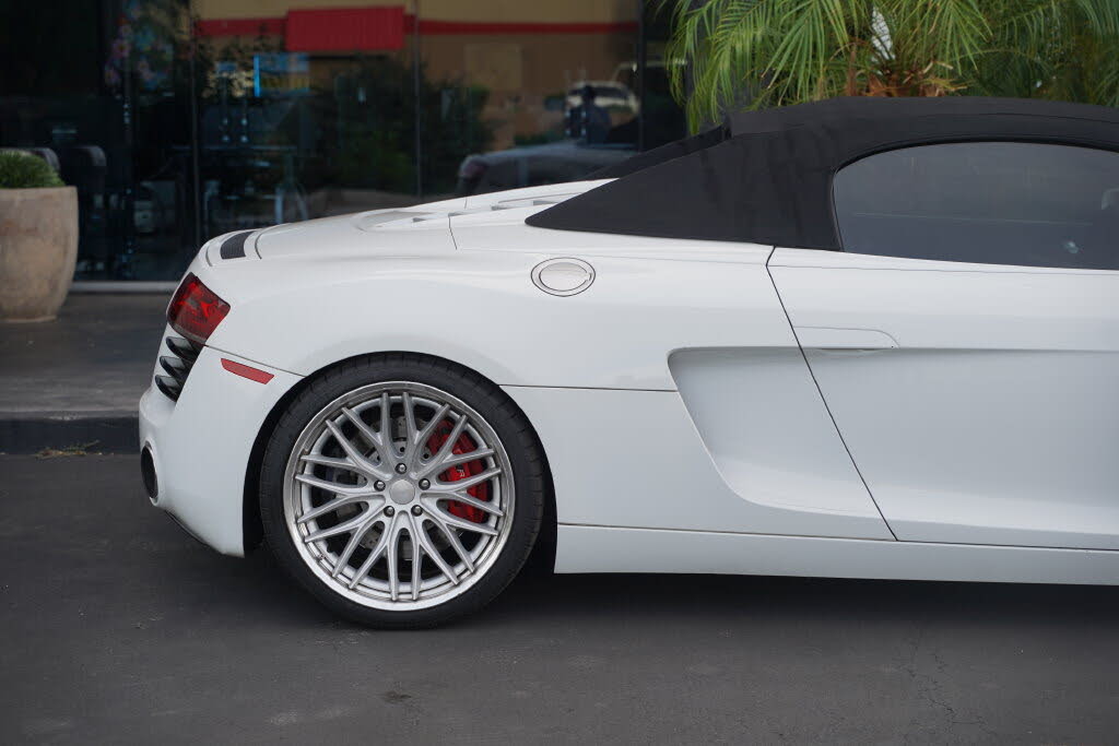 2014 Audi R8 quattro V8 Spyder AWD photo 6 of 21