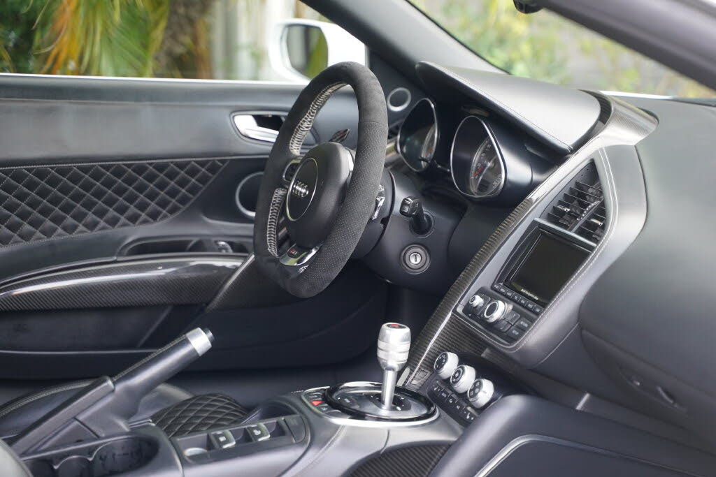 2014 Audi R8 quattro V8 Spyder AWD photo 9 of 21