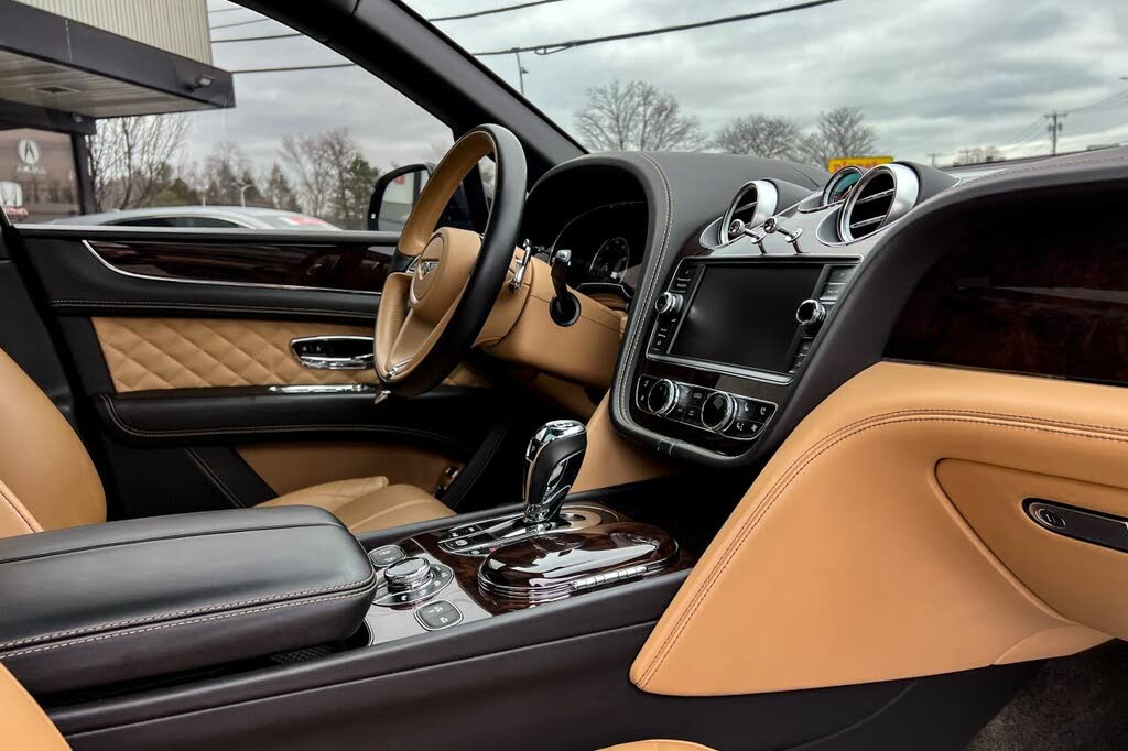2017 Bentley Bentayga W12 AWD photo 12