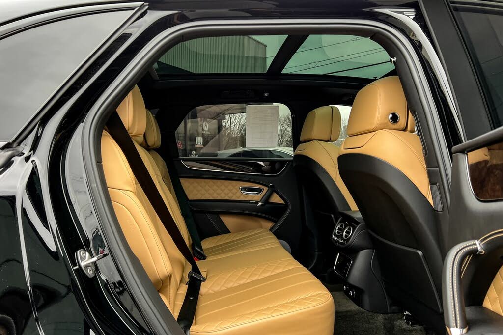 2017 Bentley Bentayga W12 AWD photo 14