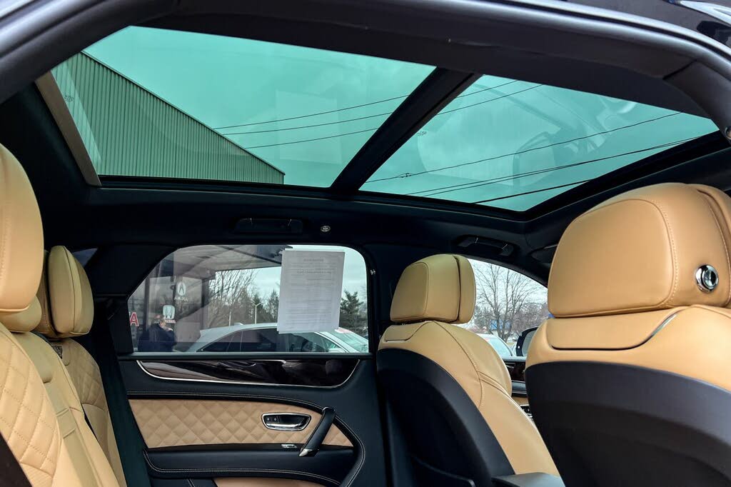 2017 Bentley Bentayga W12 AWD photo 15