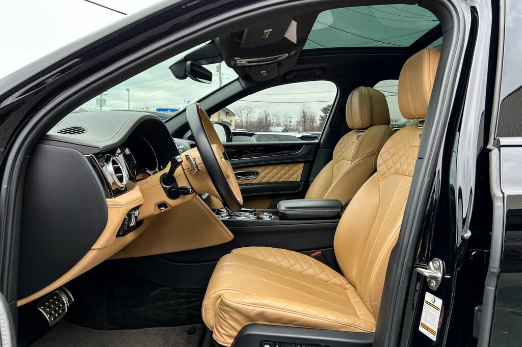 2017 Bentley Bentayga W12 AWD photo 24