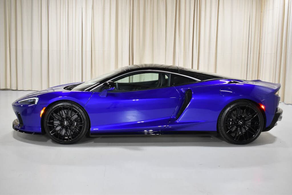 2025 McLaren GTS RWD photo 2