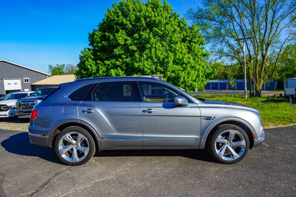 2017 Bentley Bentayga W12 AWD photo 2