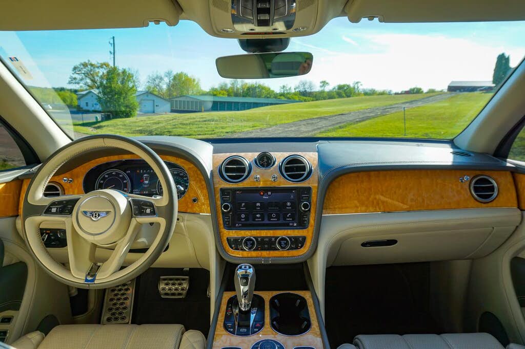 2017 Bentley Bentayga W12 AWD photo 11