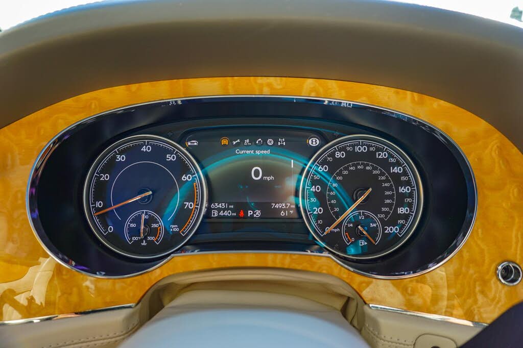 2017 Bentley Bentayga W12 AWD photo 12