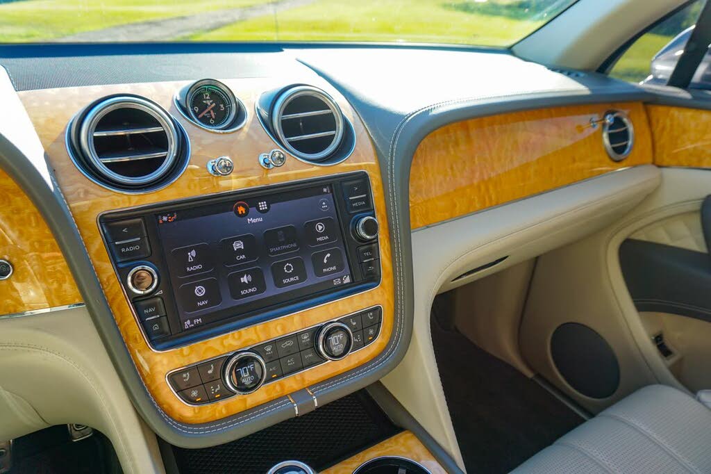 2017 Bentley Bentayga W12 AWD photo 16