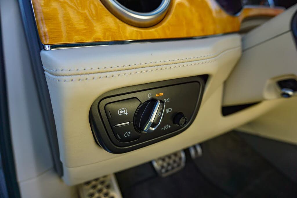 2017 Bentley Bentayga W12 AWD photo 18