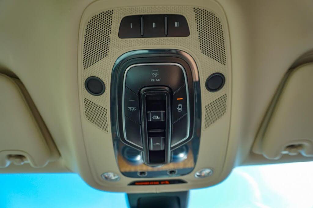 2017 Bentley Bentayga W12 AWD photo 19