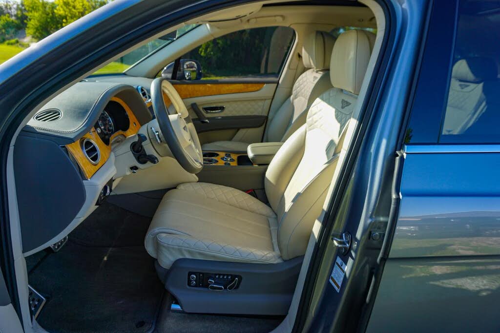 2017 Bentley Bentayga W12 AWD photo 22