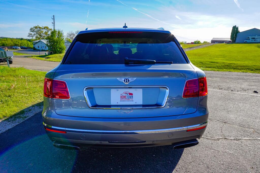 2017 Bentley Bentayga W12 AWD photo 4