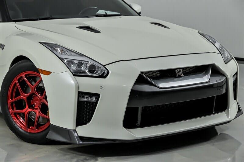 2019 Nissan GT-R Premium AWD photo 2