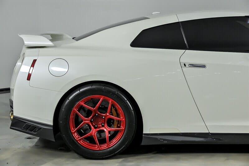 2019 Nissan GT-R Premium AWD photo 12