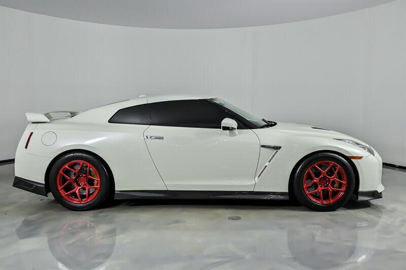 2019 Nissan GT-R Premium AWD photo 13