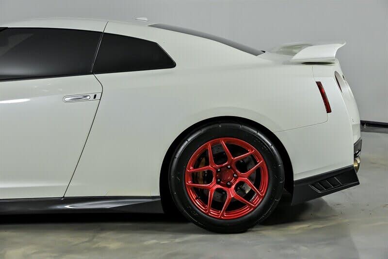 2019 Nissan GT-R Premium AWD photo 8