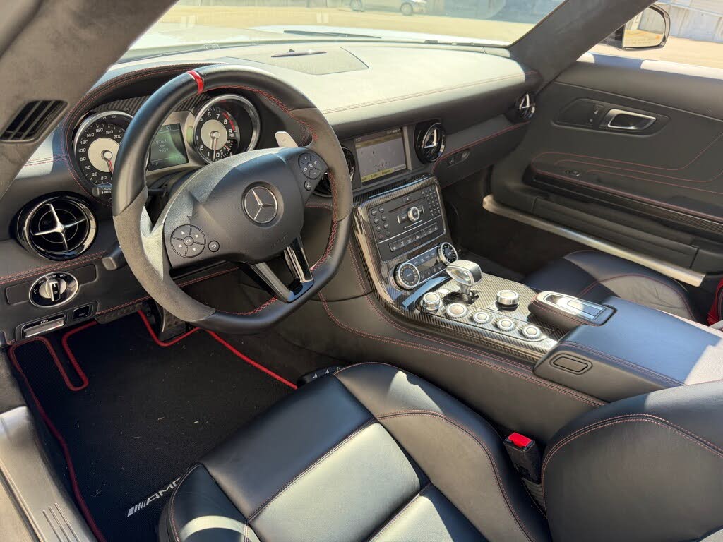 2014 Mercedes-Benz SLS AMG GT photo 14