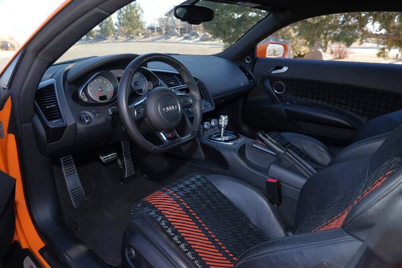 2014 Audi R8 quattro V8 Coupe AWD photo 2 of 24