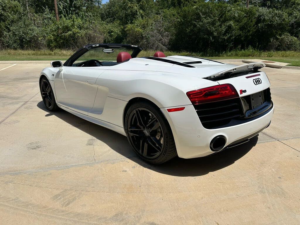 2014 Audi R8 quattro V10 Spyder AWD photo 2 of 6