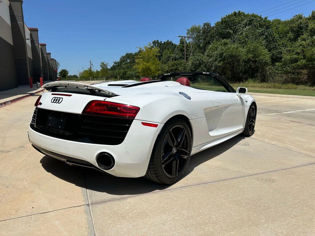 2014 Audi R8 quattro V10 Spyder AWD photo 4 of 6