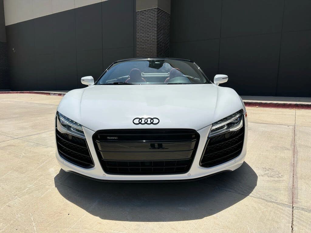 2014 Audi R8 quattro V10 Spyder AWD photo 5 of 6