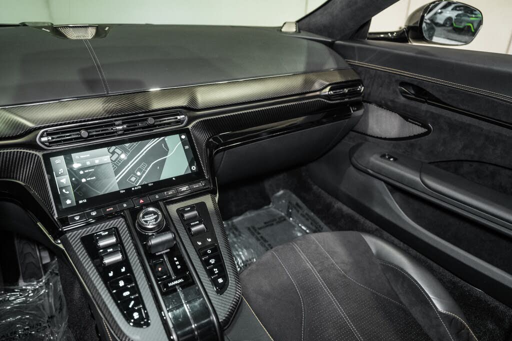 2025 Aston Martin Vantage Coupe RWD photo 18