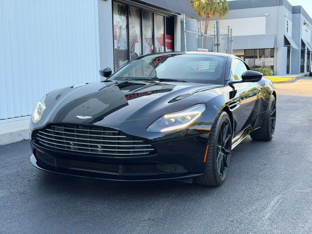 2018 Aston Martin DB11 V12 Coupe RWD photo 3