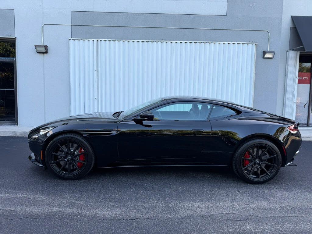 2018 Aston Martin DB11 V12 Coupe RWD photo 4