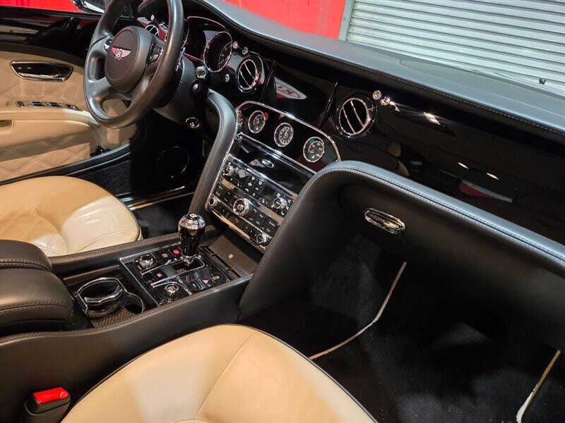 2016 Bentley Mulsanne RWD photo 15