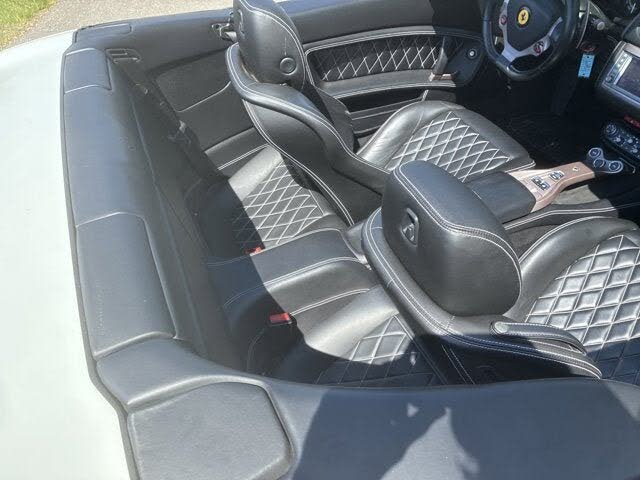 2011 Ferrari California Roadster photo 18
