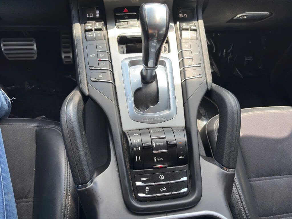 2013 Porsche Cayenne GTS AWD photo 14