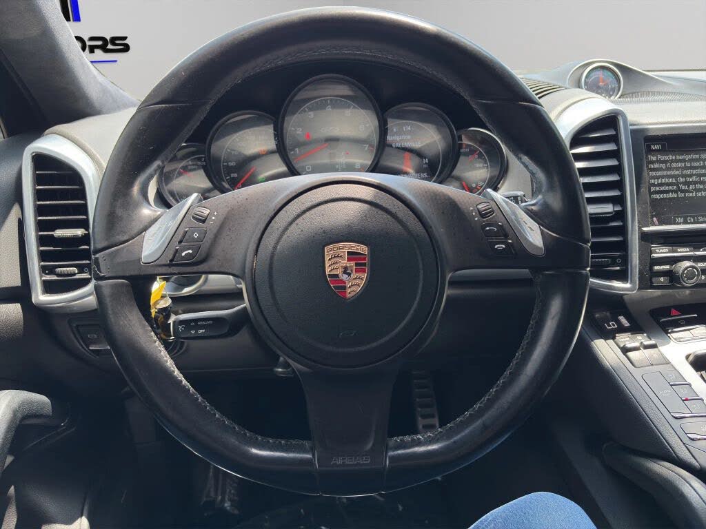2013 Porsche Cayenne GTS AWD photo 9