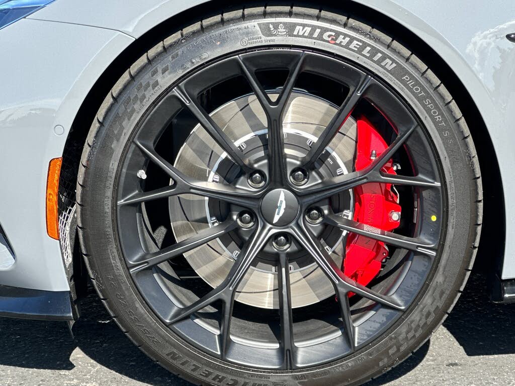 2026 Aston Martin Vantage Roadster RWD photo 4