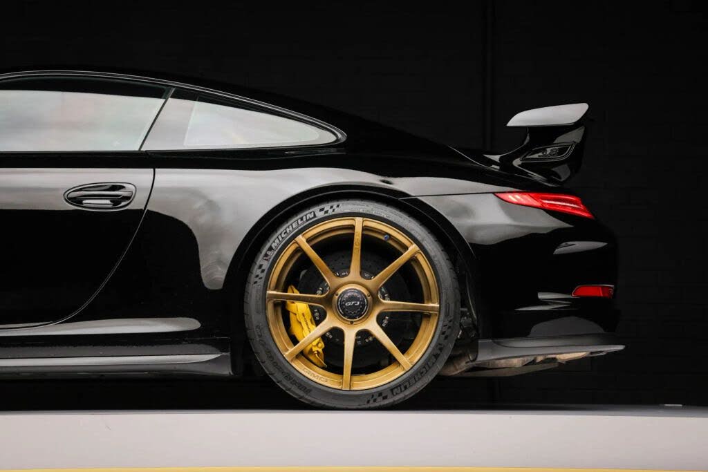 2014 Porsche 911 GT3 Coupe RWD photo 22