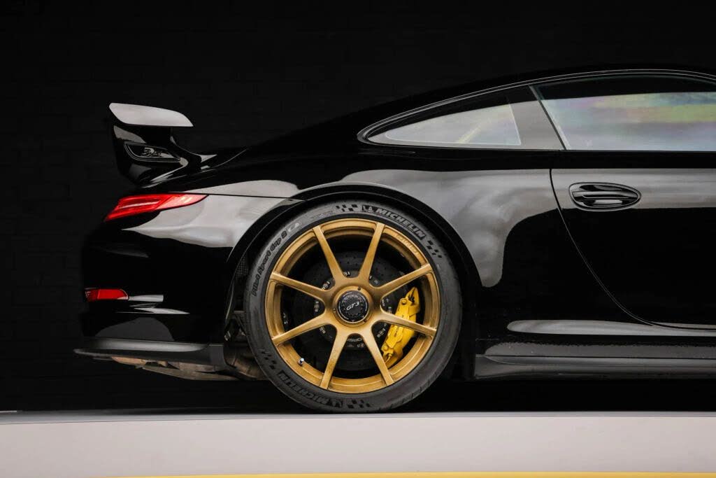 2014 Porsche 911 GT3 Coupe RWD photo 23