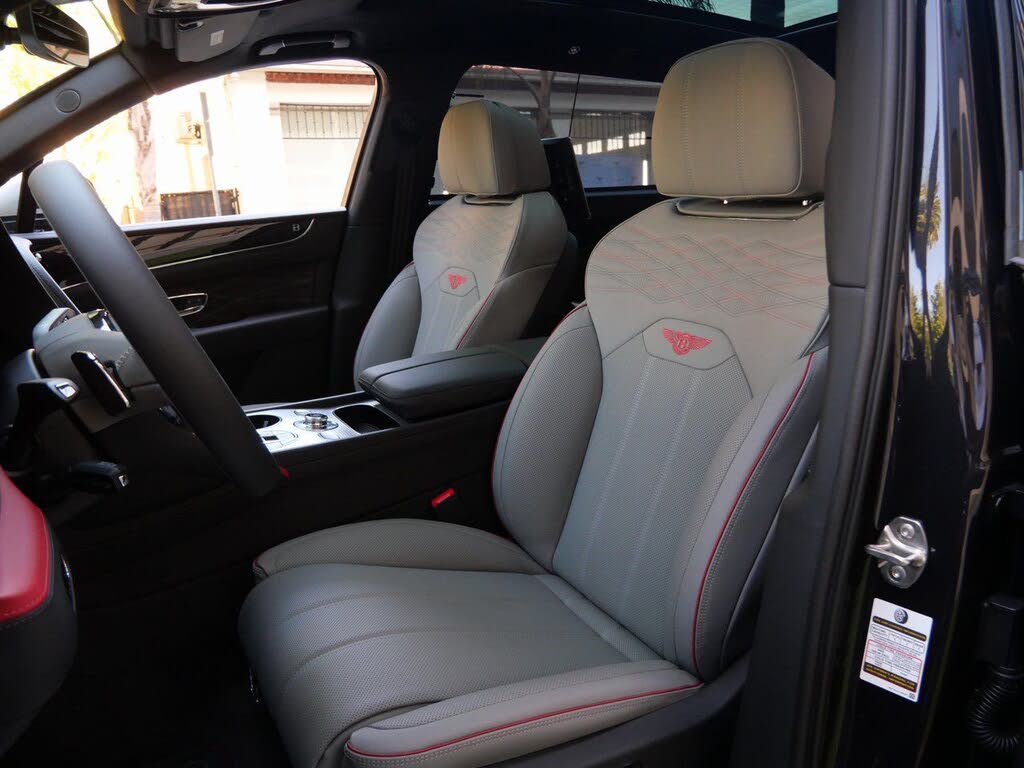 2025 Bentley Bentayga EWB Mulliner V8 AWD photo 2