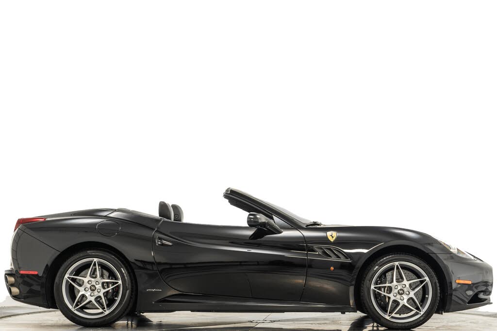 2011 Ferrari California Roadster photo 2