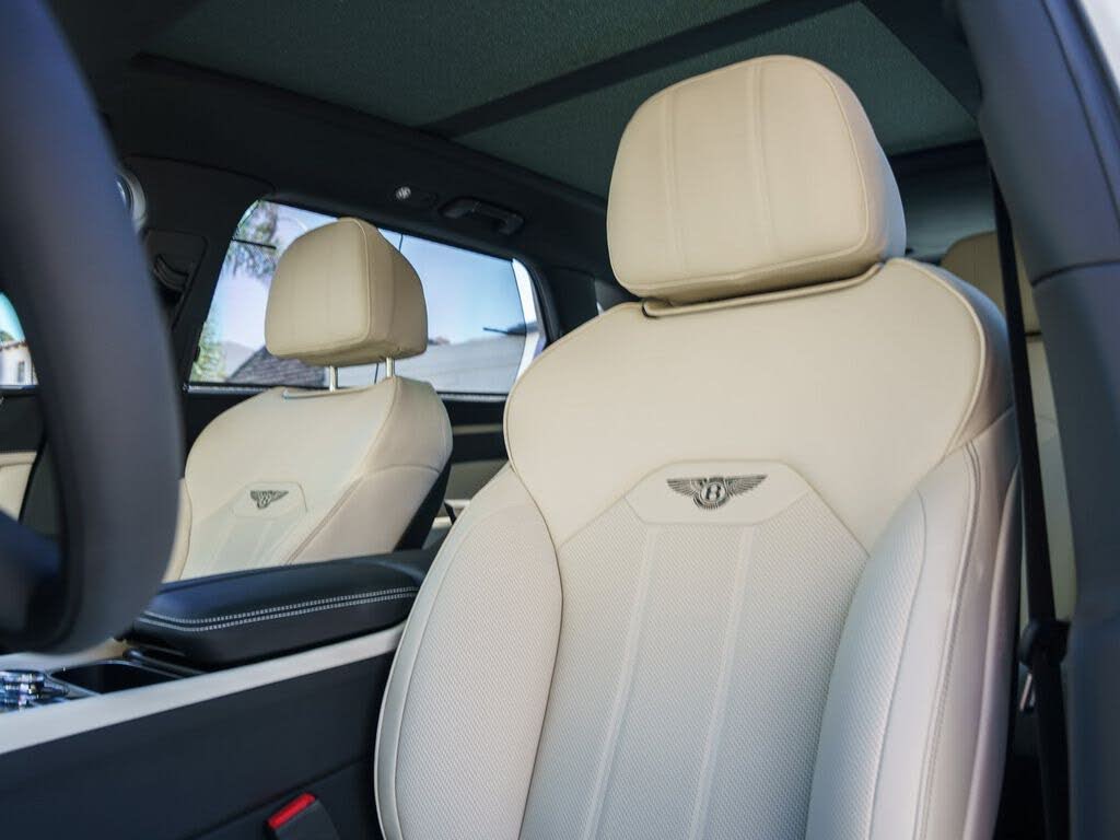 2025 Bentley Bentayga V8 AWD photo 11