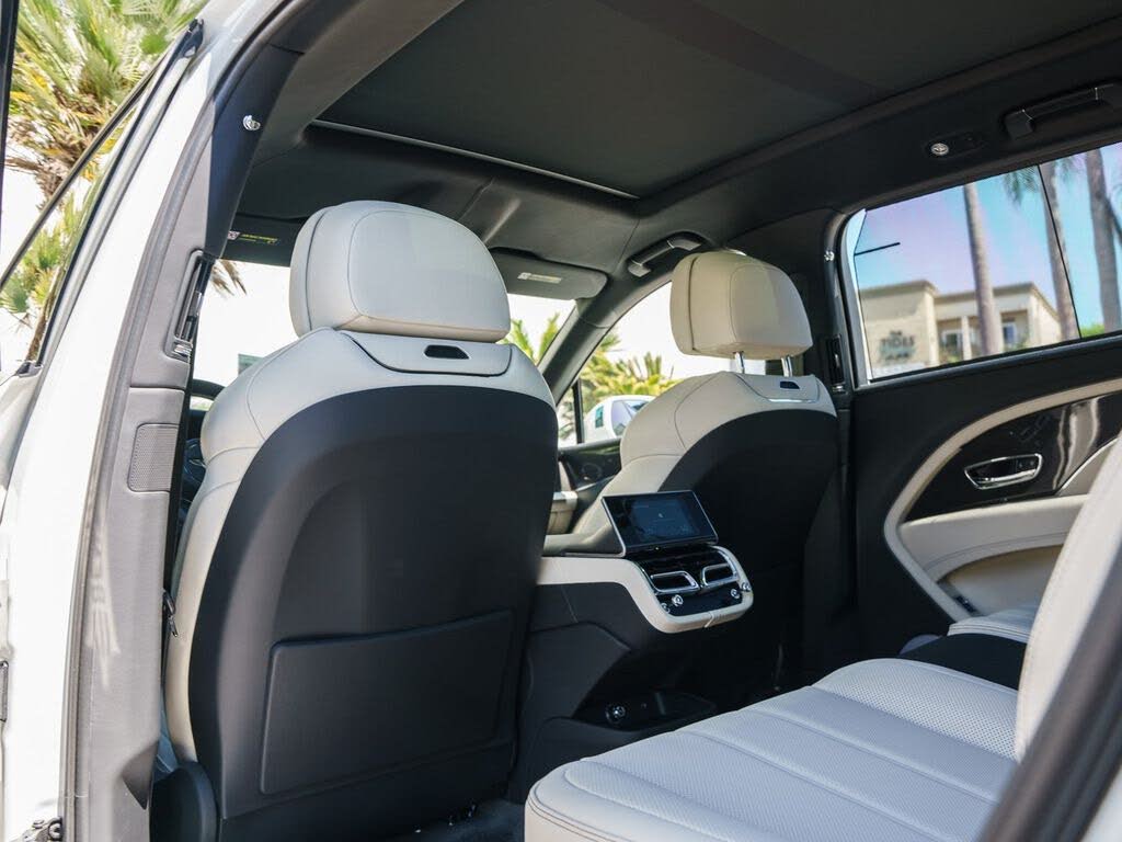 2025 Bentley Bentayga V8 AWD photo 12