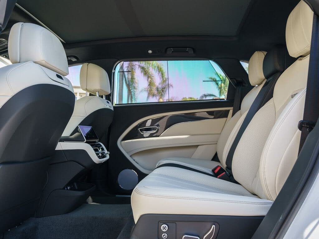 2025 Bentley Bentayga V8 AWD photo 13