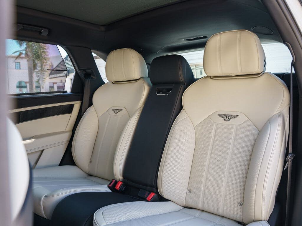2025 Bentley Bentayga V8 AWD photo 14