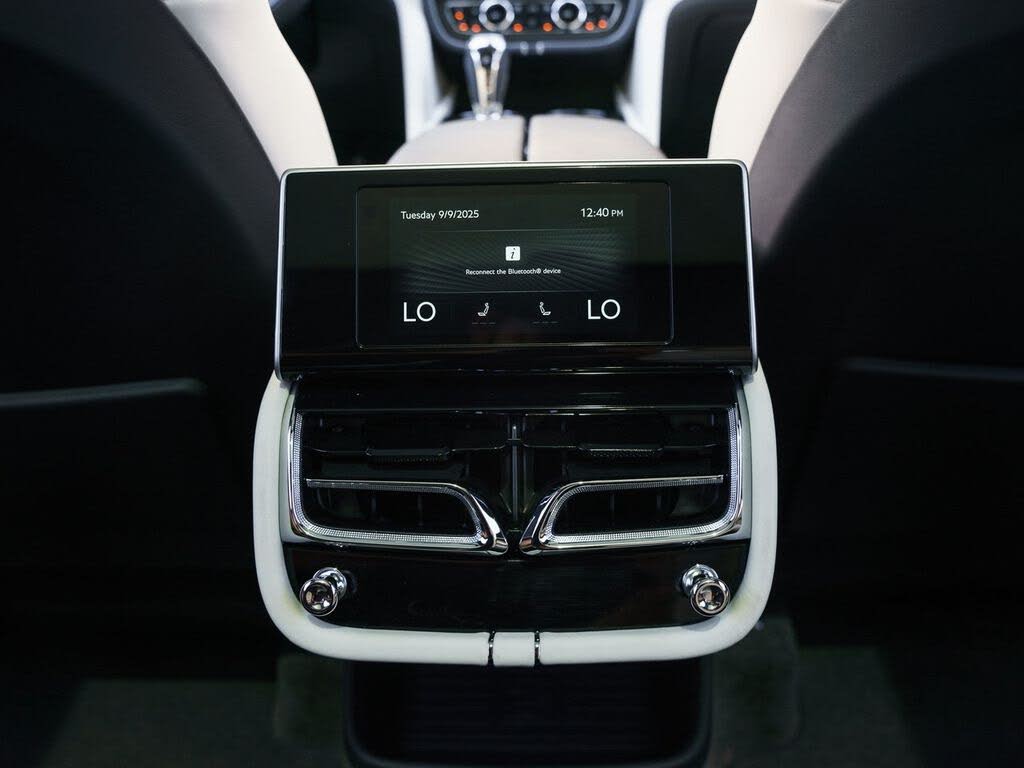 2025 Bentley Bentayga V8 AWD photo 20