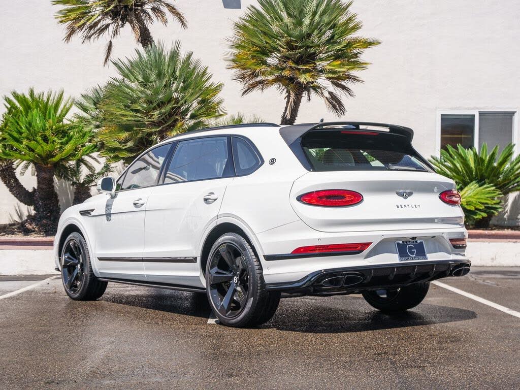 2025 Bentley Bentayga V8 AWD photo 3