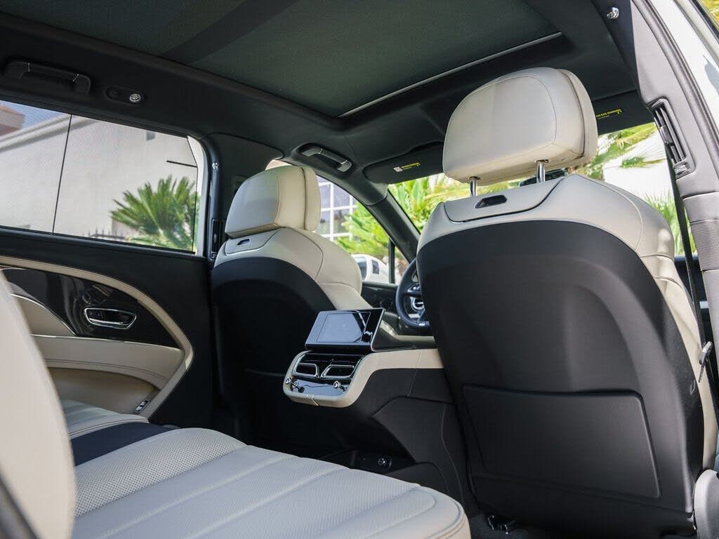 2025 Bentley Bentayga V8 AWD photo 22